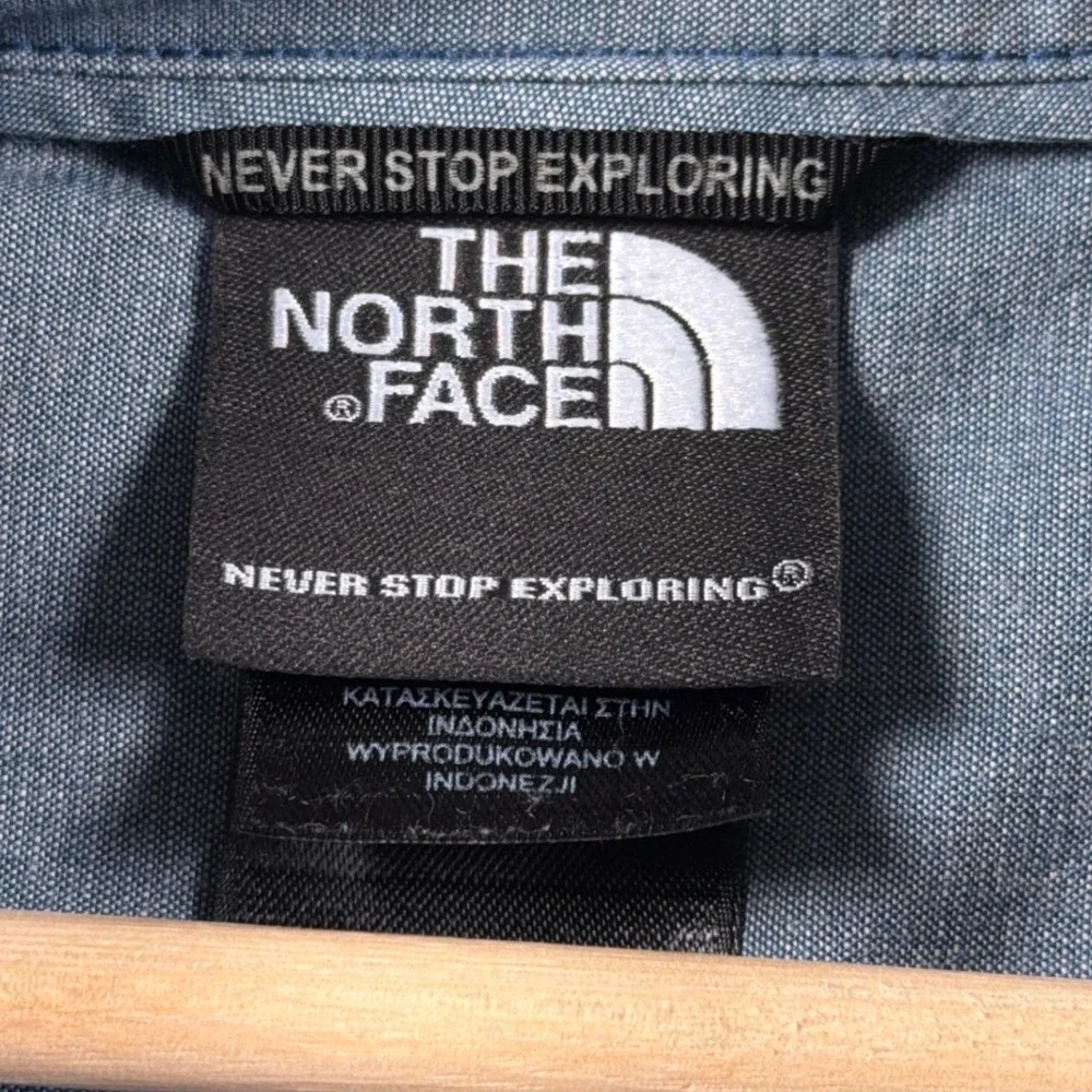 The North Face Button Down Mens Large Blue Long Sleeve Zipper Pocket F14